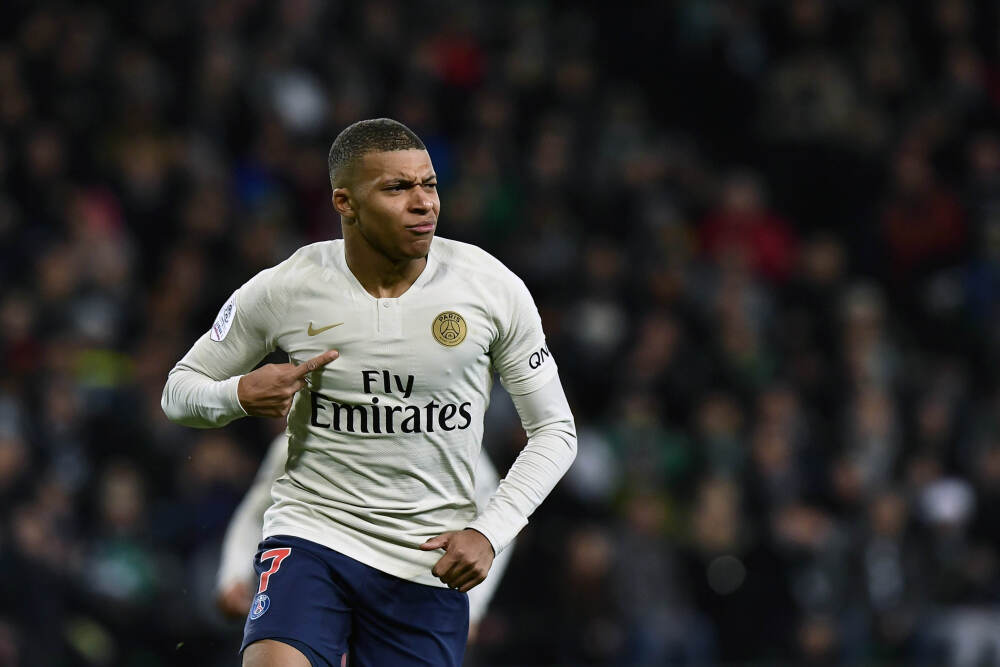 球迷原以为亚泰降级, 这位功勋球员肯定会留下, 结果他已发文离队